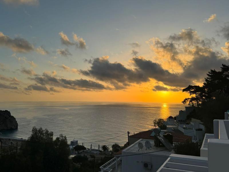 Enilion Luxury Suites Kyra Panagia Buitenkant foto