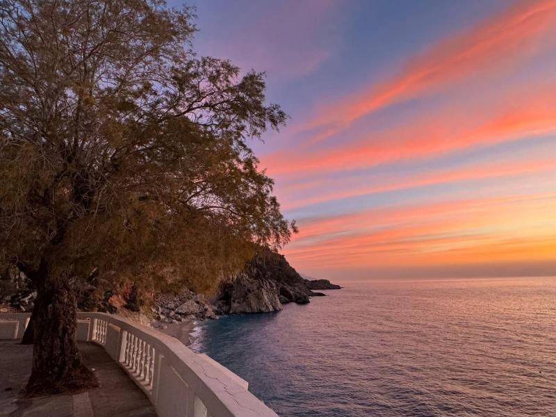 Enilion Luxury Suites Kyra Panagia Buitenkant foto
